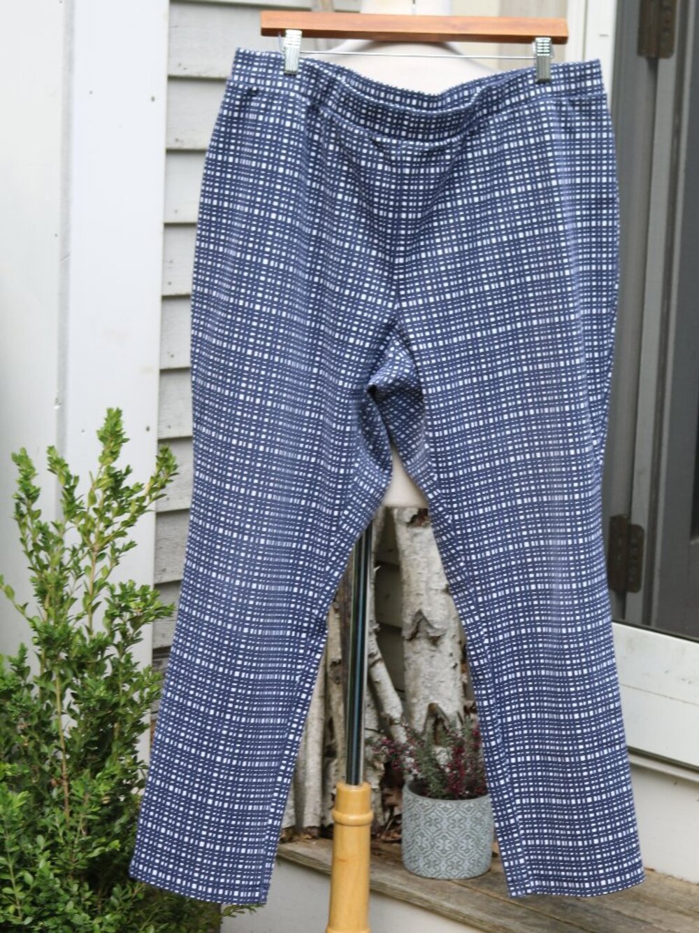 Chico's Brigette Blue & White Plaid Stretch Pull On Pants Sz 3 (US XL/18)